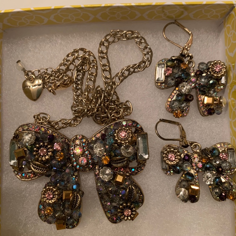 Necklace & Earrings